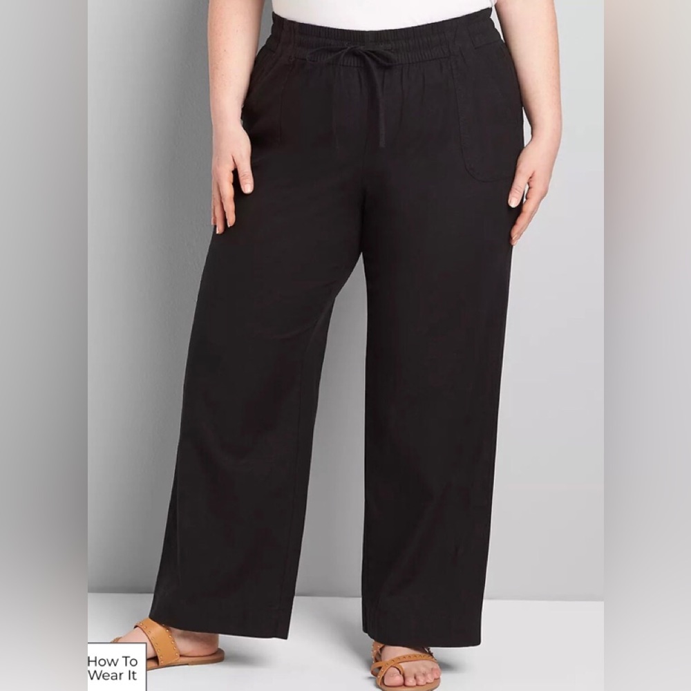 Black wide width pant.